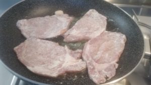 Scaloppine di arista al vino bianco e salvia