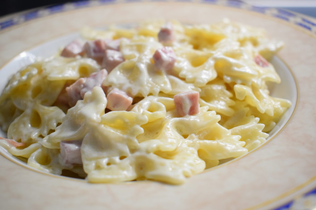 Farfalle panna e prosciutto cotto