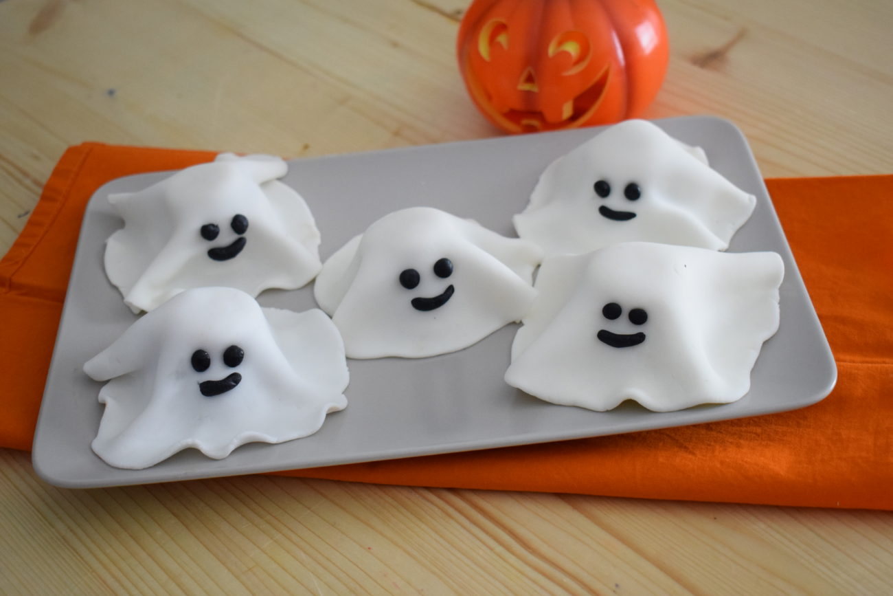 Fantasmini Halloween con biscotti di pasta frolla