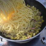 Spaghetti con patate e pancetta
