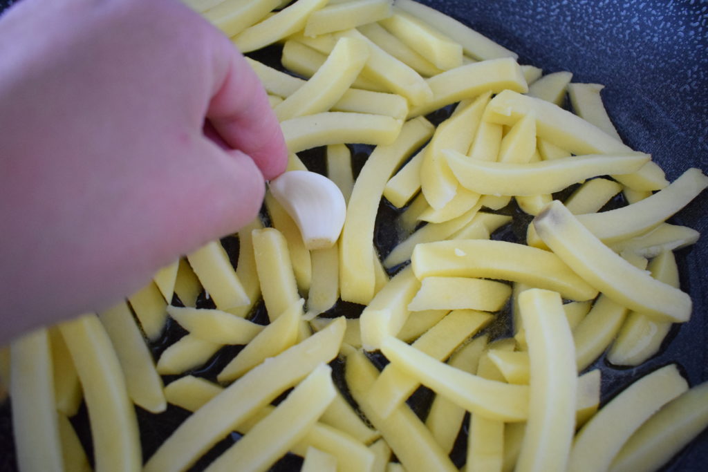 Patatine fritte con aglio