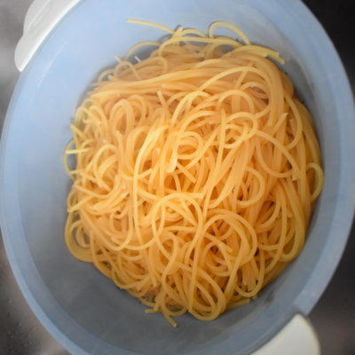 Spaghetti al cartoccio con zucchine e tonno