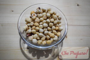 Croccante alle nocciole ricoperto di cioccolato 4 Croccante alle nocciole ricoperto di cioccolato
