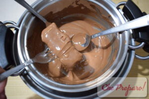 Croccante alle nocciole ricoperto di cioccolato 12 Croccante alle nocciole ricoperto di cioccolato