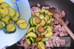 Pasta salsiccia zucchine stracchino