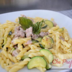 Pasta salsiccia zucchine stracchino