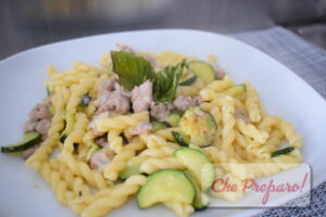 Pasta salsiccia zucchine stracchino